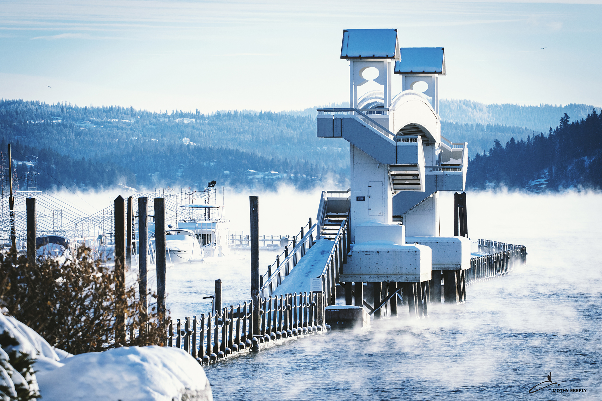 Coeur d'Alene lake steaming in the cold temperatures